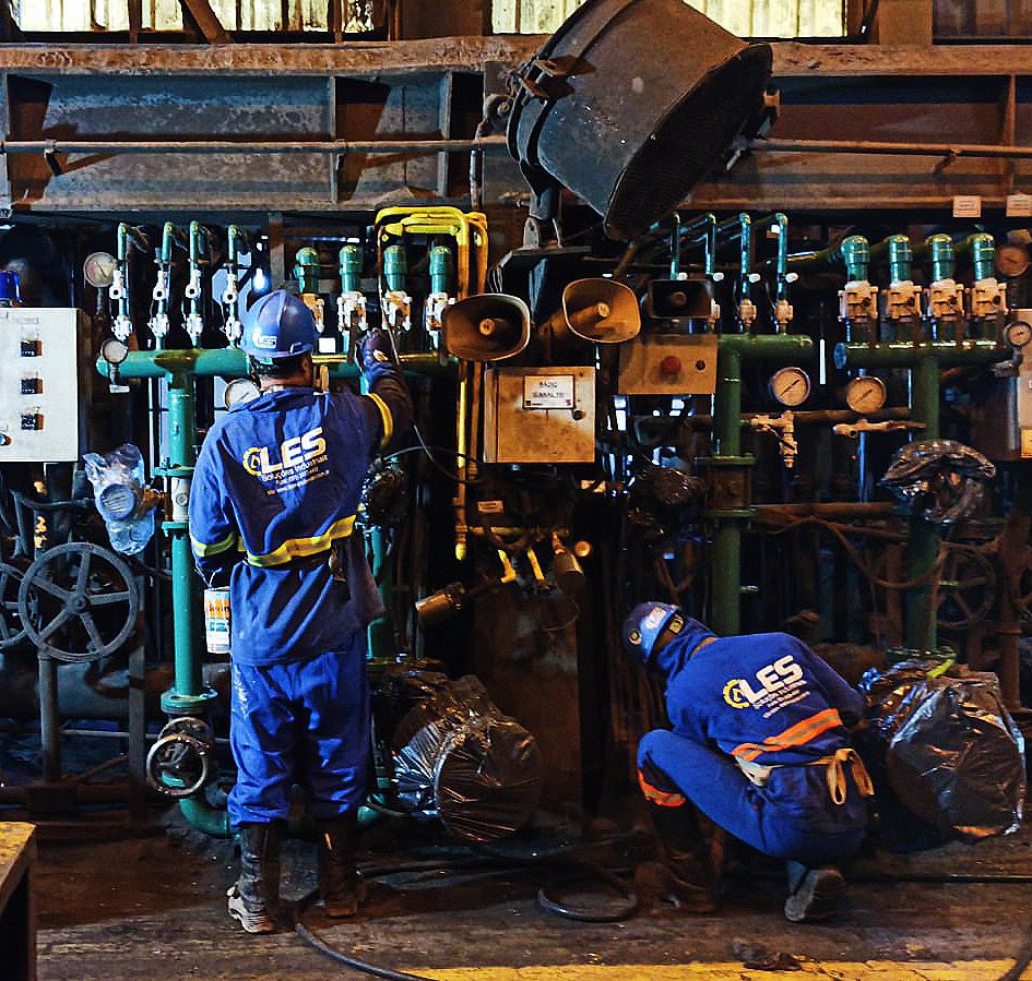 Mecânica industrial em planta